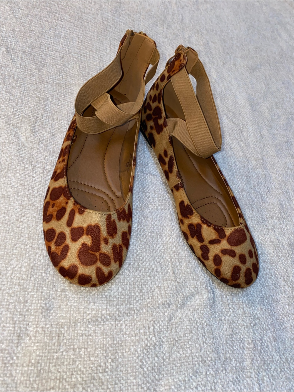 Bella Marie Leopard Print Flats Size 7.5 Ankle Strap Ballet Flats